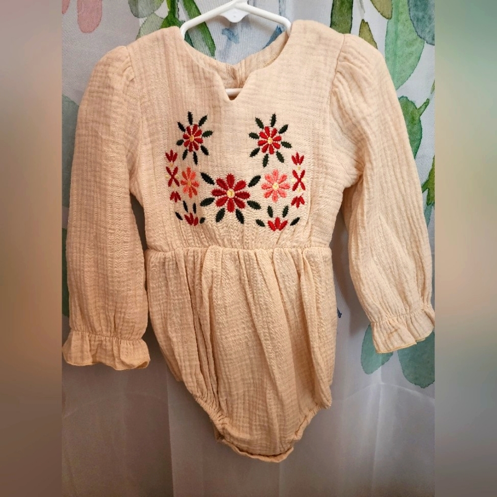 Shein Baby Floral Embroidery Flounce Sleeve Button Back Bodysuit 92 18-24 mo